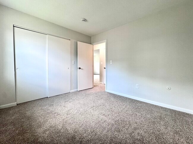 Building Photo - 128 North St