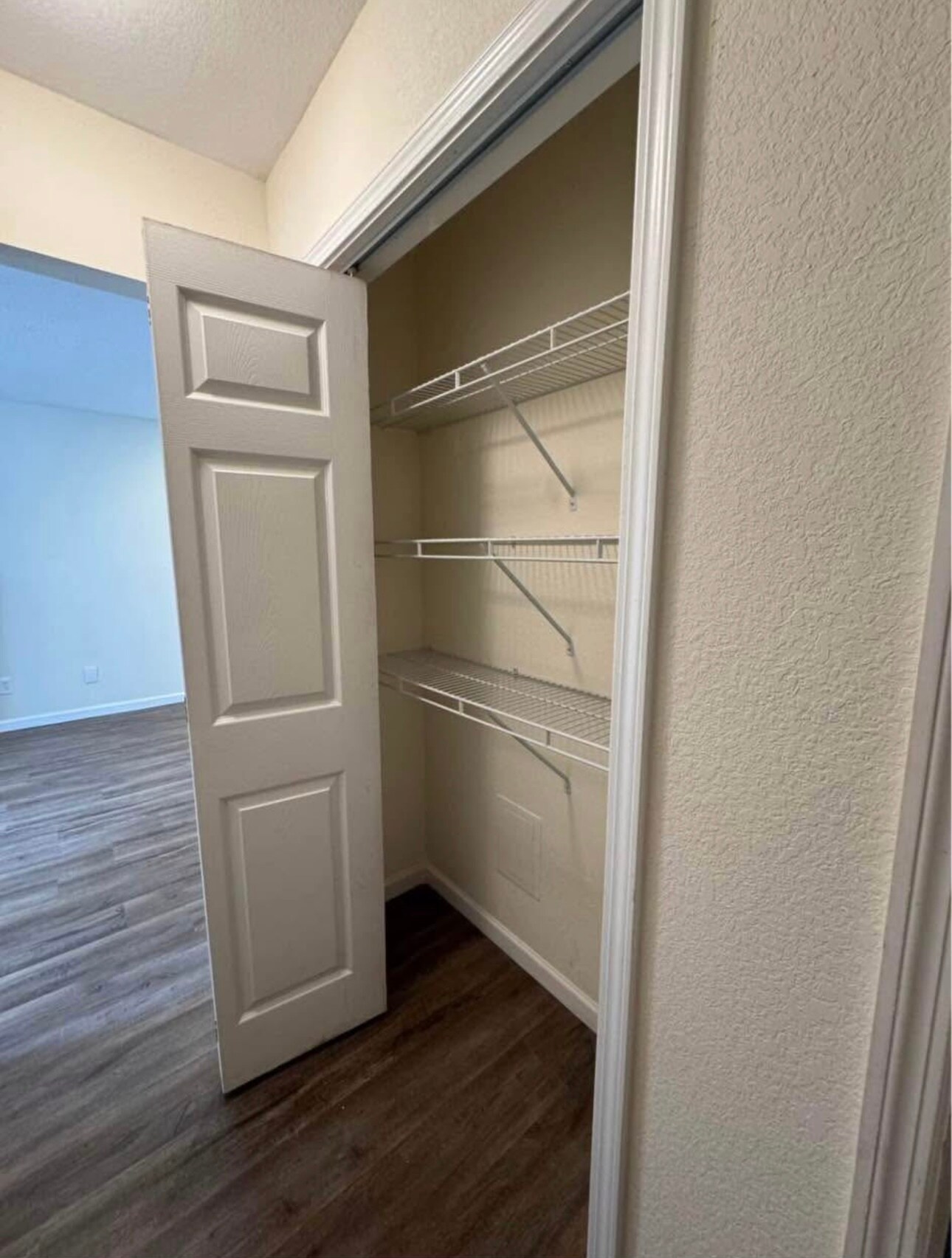 Building Photo - 405 Westcliff Cir
