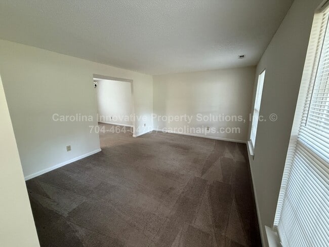 Building Photo - 10722 Roxbury Ct