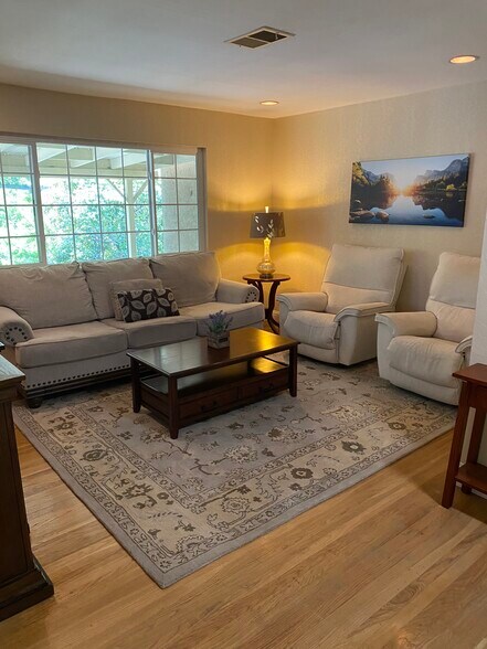 Building Photo - 5466 Florida Dr
