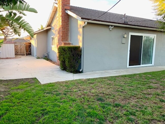 Building Photo - Camarillo | 3 Bed + 2 Bath Home | Jay Ct.