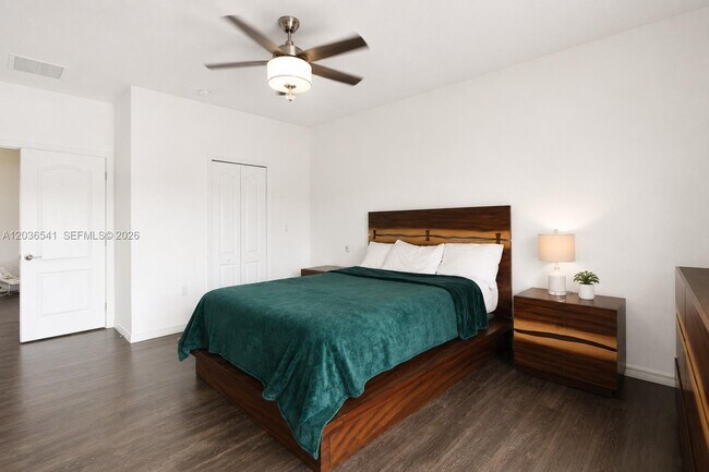 Building Photo - 4450 SW 164th Ave
