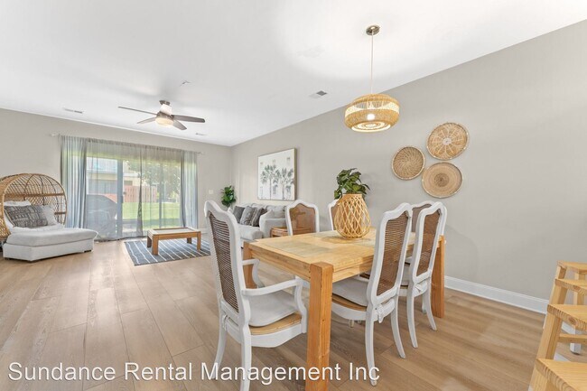 Building Photo - 2 br, 2.5 bath House - 450 S. Geronimo Str...