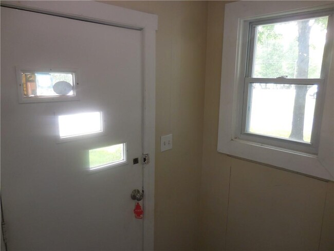Building Photo - 10 Edmunds Ln