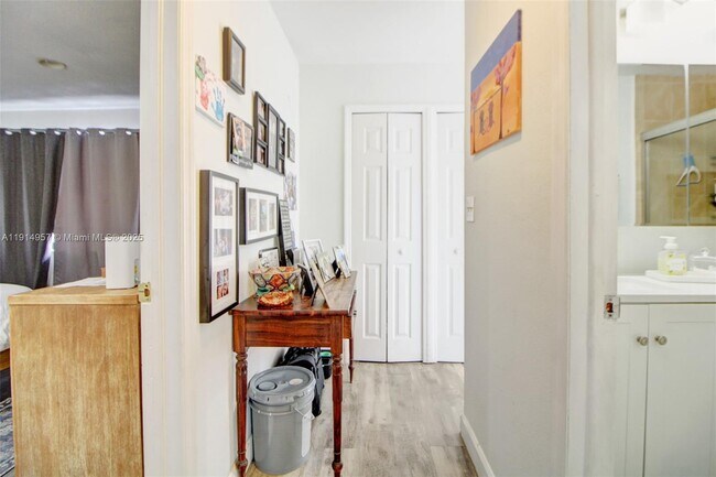 Building Photo - 6604 SW 113th Ave