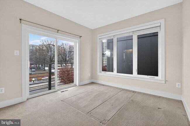 Building Photo - 10425 Fernwood Rd