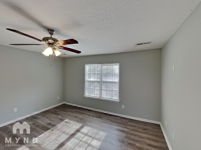 Building Photo - 10922 Olde English Dr