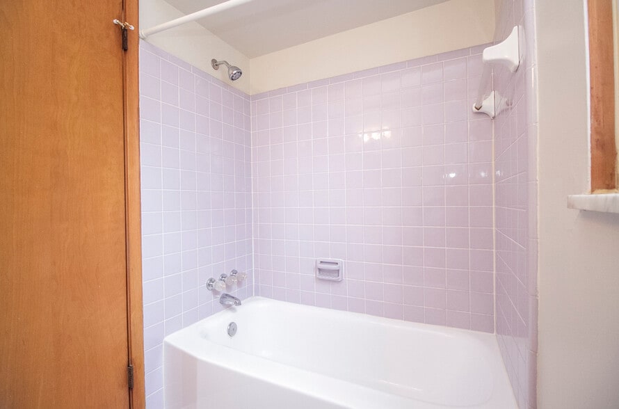 Building Photo - 25 Willamont Rd