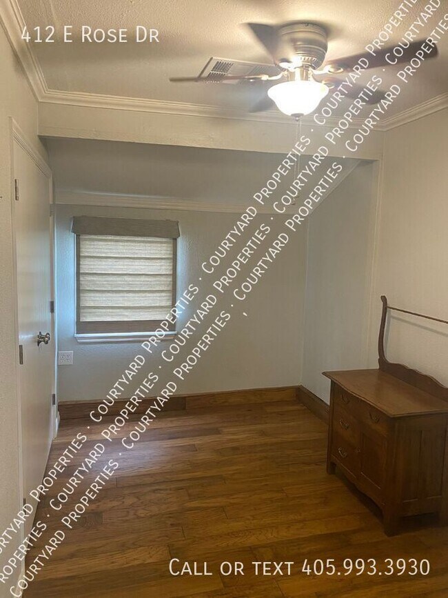 Building Photo - 412 E Rose Dr