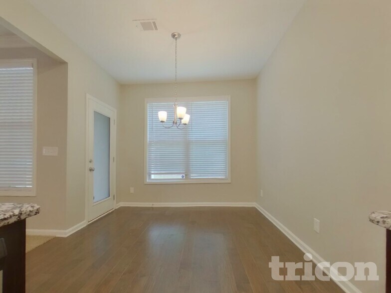 Building Photo - 218 Evergreen Way