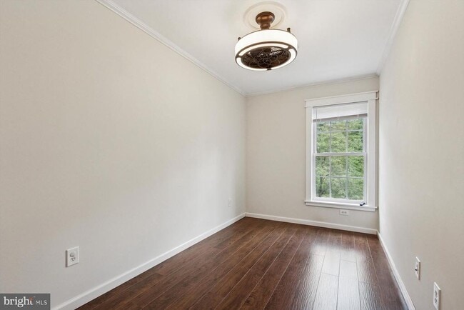 Building Photo - 284 Parker Ave