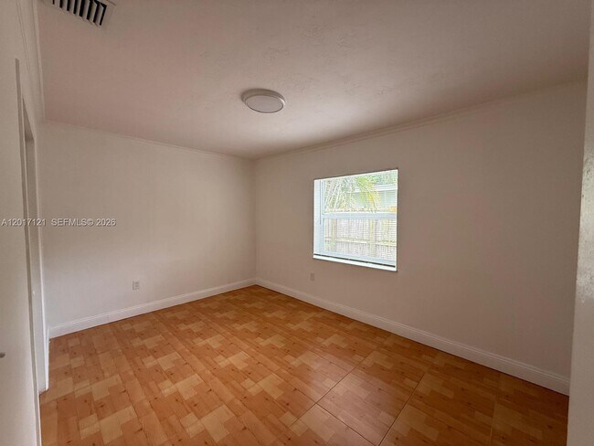 Building Photo - 2650 SW 13th Ave