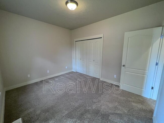Building Photo - 835 Nutcracker Dr