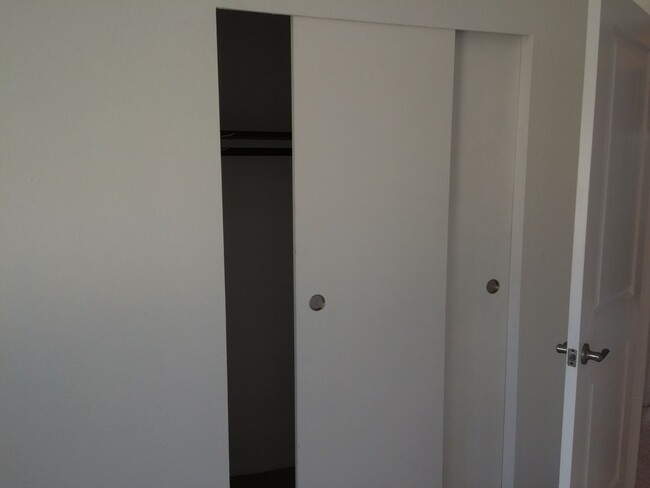 Building Photo - PENDING APPLICATIONS! Single Family Home i...