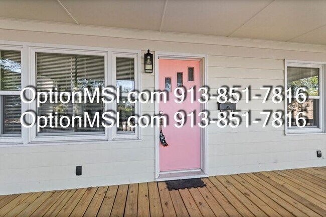 Building Photo - 1/2 Month Free!! Newly Remodeled 3-Bedroom...