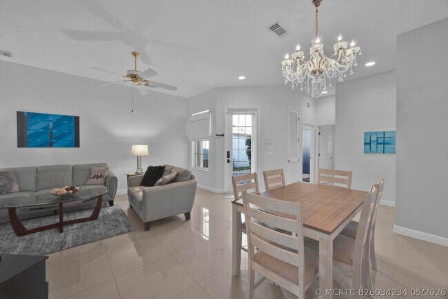 Building Photo - 615 SW St Thomas Cove