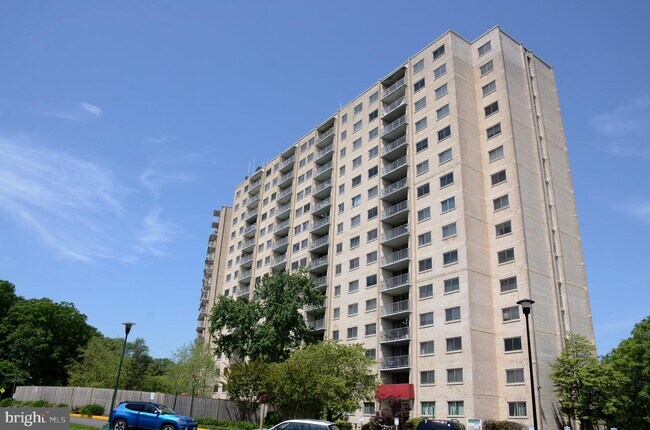 Building Photo - 2500 N Van Dorn St
