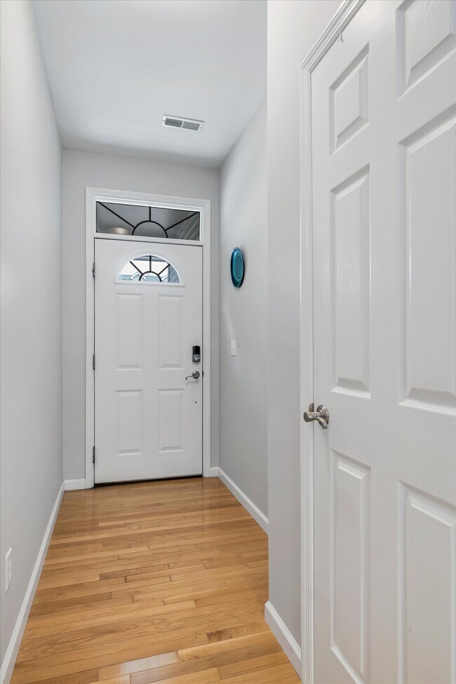 Building Photo - 8018 Presidio Ct