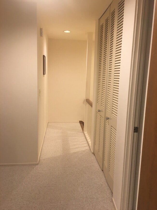 Building Photo - 3br/1.5ba Meadows of Terra Linda Townhouse...