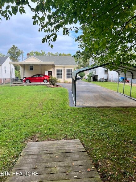 Building Photo - 2404 Tecoma Dr