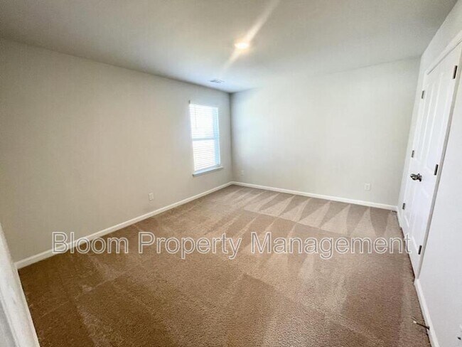 Building Photo - 216 North Light Way