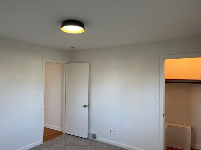 Building Photo - Newly renovated light filled 2 bedroom home with views of Rainer in Bryn Mawr-Skyway!