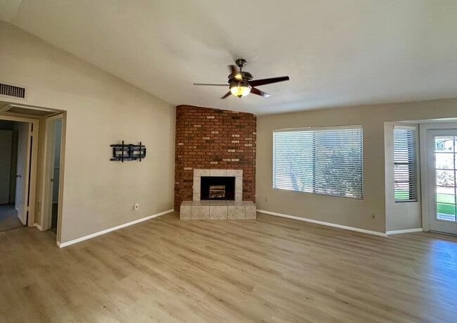 Building Photo - 8878 E Sheena Dr