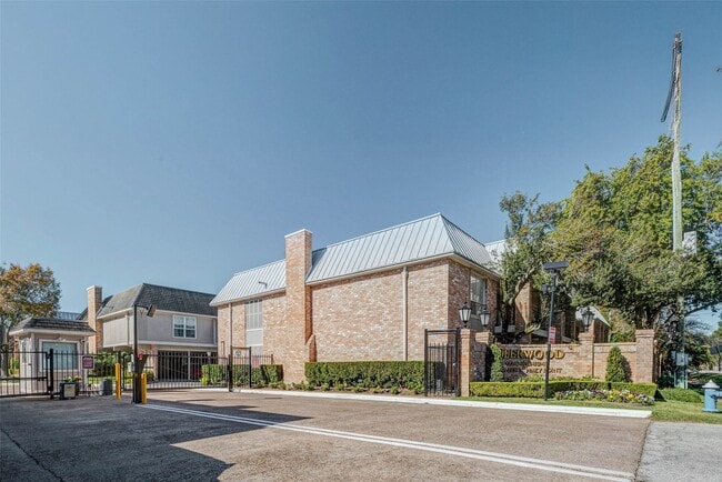 Building Photo - 2234 S Piney Point Rd