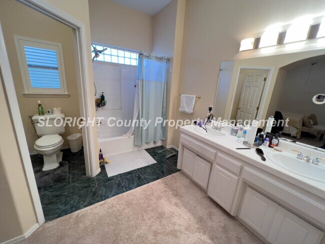 Building Photo - AVAILABLE MAY - 3 Bedroom / 2 Bathroom Paso Robles Home