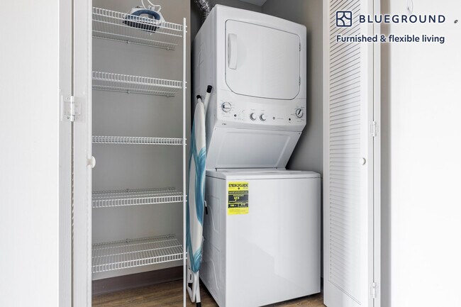 Building Photo - 211 W Scott St