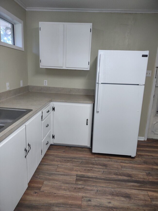 Building Photo - Charming 2 Bedroom Rental with Wood Floors in Port Allen!