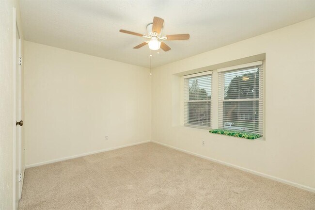 Building Photo - 2435 Country Pl Dr