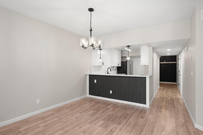 Building Photo - 6175 S Mirror Lake Dr