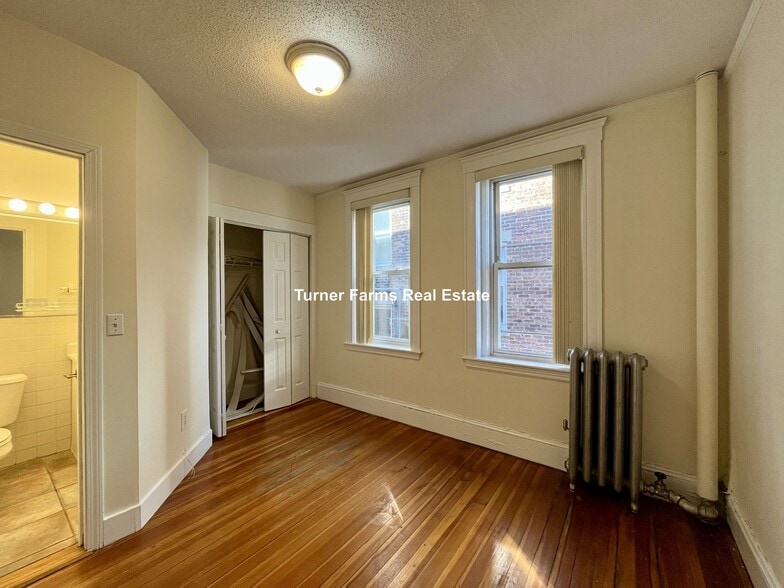 Building Photo - 15 Barrows St