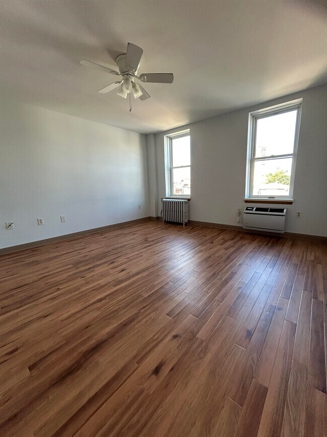 Building Photo - 287 Lawton Ave