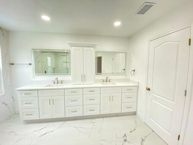 Building Photo - 13110 Moss Park Ridge Dr