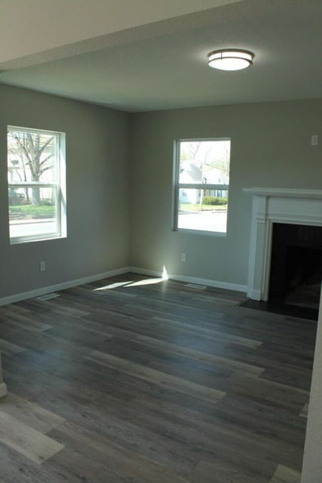 Building Photo - Modern Charm Meets Prime Location!