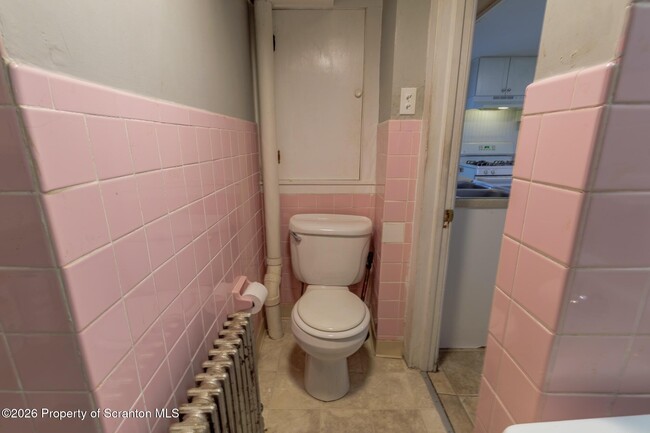 Building Photo - 623 E Elm St