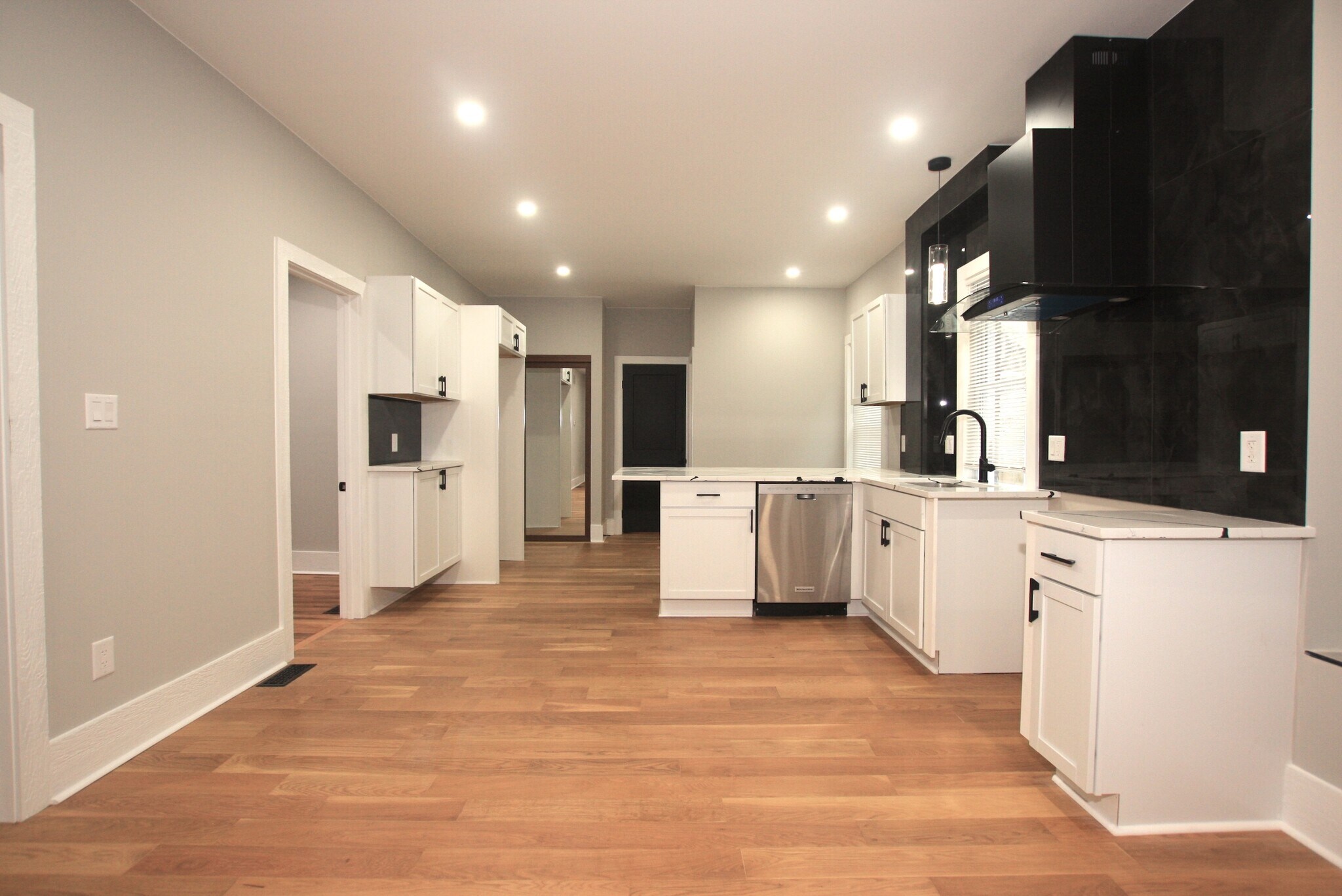 Building Photo - 5014 Seminole St