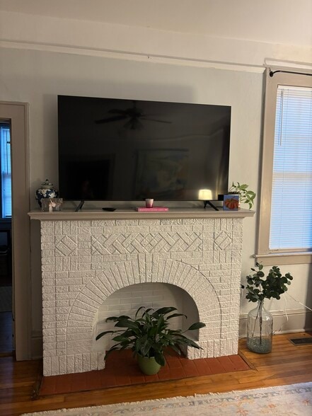Living Room Fireplace - 1302 E Victory Dr