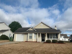 Building Photo - Coming Soon! Charming 3 Bedroom / 2 Bath Ranch Home in Jonesboro!