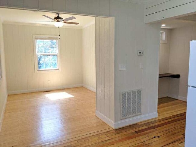 Building Photo - Chamberlain Cottage