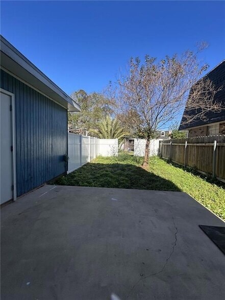 Building Photo - 3725 Lilac Ln