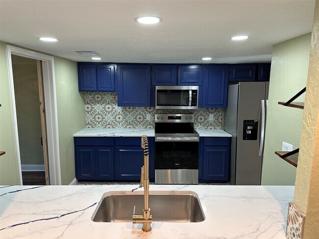 Building Photo - 14663 Perthshire Rd