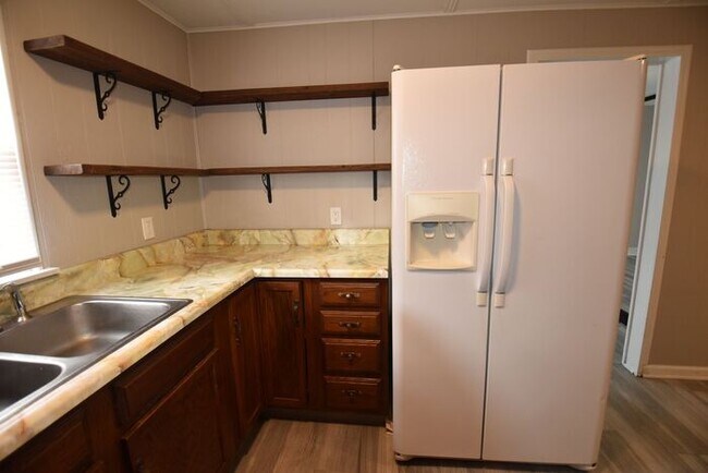 Building Photo - Mishawaka Near Parks and the Riverwalk 2 bedroom