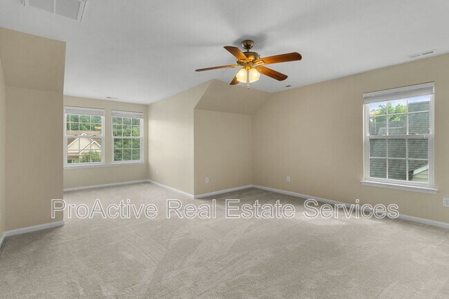 Building Photo - 729 Creekwood Dr