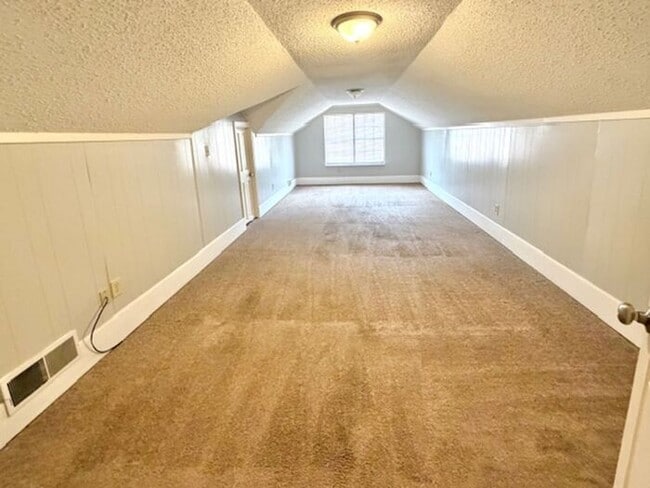 Building Photo - Spacious Home In Countrywood-4 Bedrooms 2827 SF