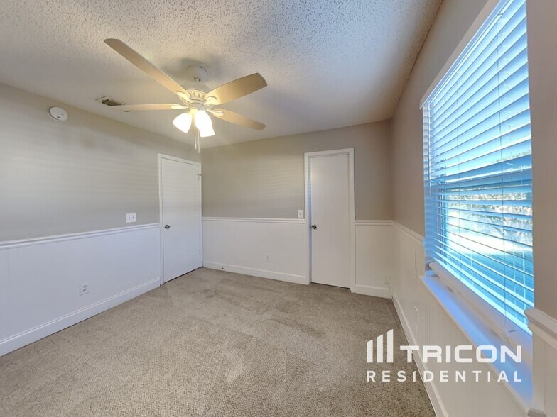 Building Photo - 344 Dijon Dr S