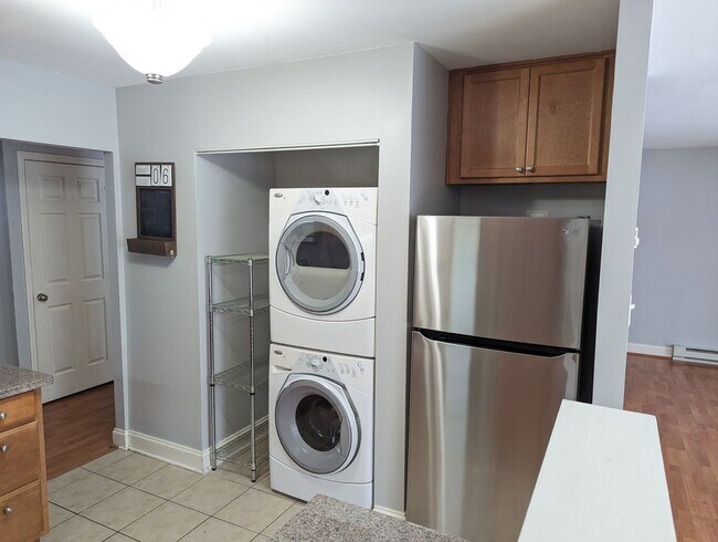 Building Photo - Two bedroom first floor condo in Jefferson...