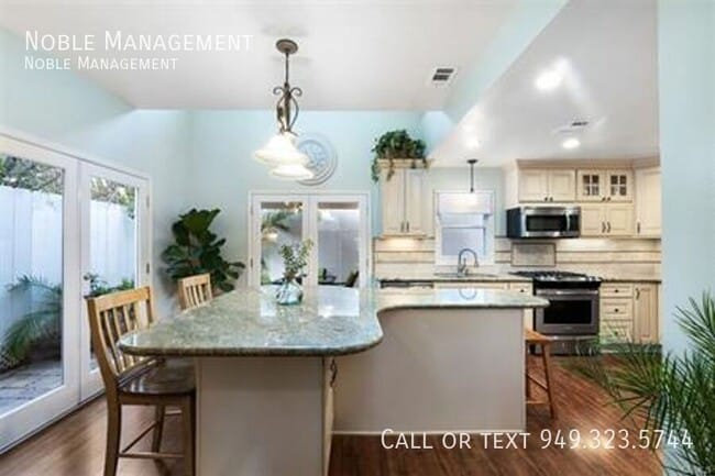 Building Photo - 327 N Harwood-